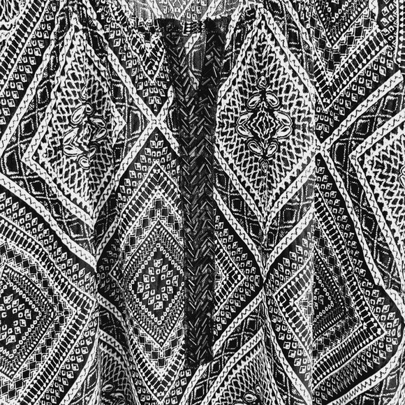 Catherines Womans Plus Size 0X 14/16W Top Blouse Black White Embellished Beads - Picture 2 of 7